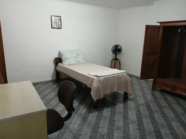 Imagem 3: Suíte e o Resto da Casa Compartilhada Perto da Ufsc