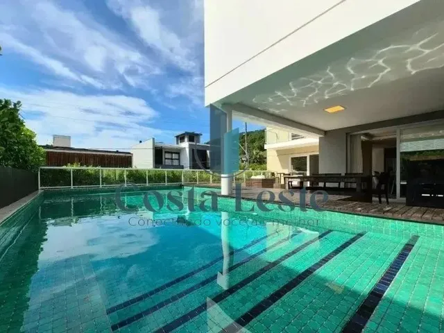 Imagem: Casa de Condomínio com 4 Quartos, 2 Suítes