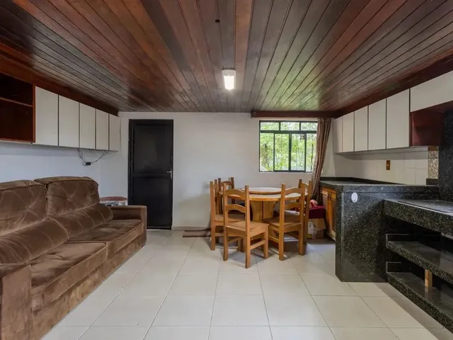 Imagem: Casa com Dois Quartos e Semimobiliada na