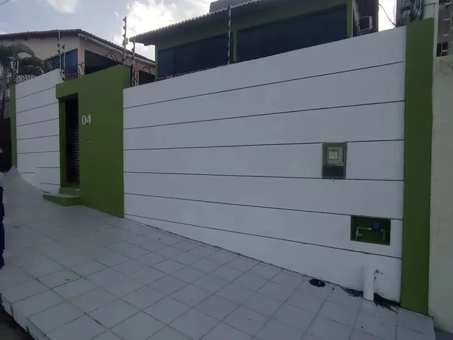 Imagem: A casa possui 5 Dormitórios, 1 Suíte, 2 Banheiros, 3