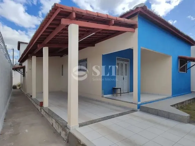 Imagem: A casa possui 3 Dormitórios, 1 Suíte, 2 Banheiros, 2