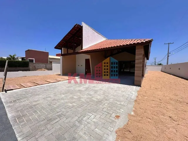 Imagem: A casa em condomínio possui 3 Dormitórios, 2 Suítes, 3 Banheiros