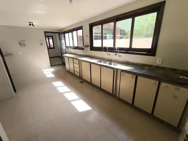 Imagem 6: Imóvel para Aluguel Tem 310 Metros Quadrados com 4 Quartos em Praia do Pecado - Macaé
