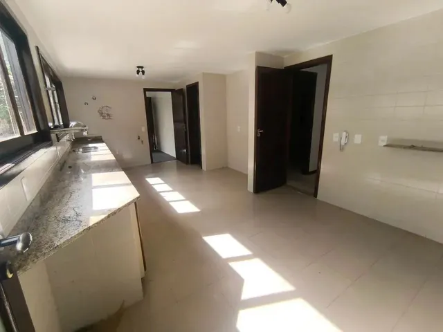Imagem 3: Imóvel para Aluguel Tem 310 Metros Quadrados com 4 Quartos em Praia do Pecado - Macaé