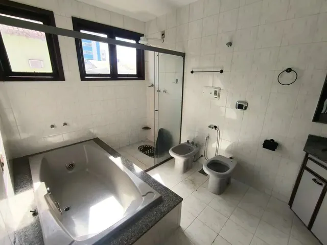 Imagem 10: Imóvel para Aluguel Tem 310 Metros Quadrados com 4 Quartos em Praia do Pecado - Macaé