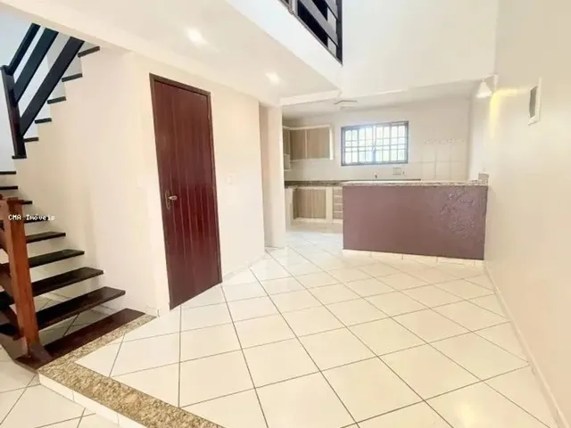 Imagem: A casa possui 3 Dormitórios, 1 Suíte, 4 Banheiros, 4