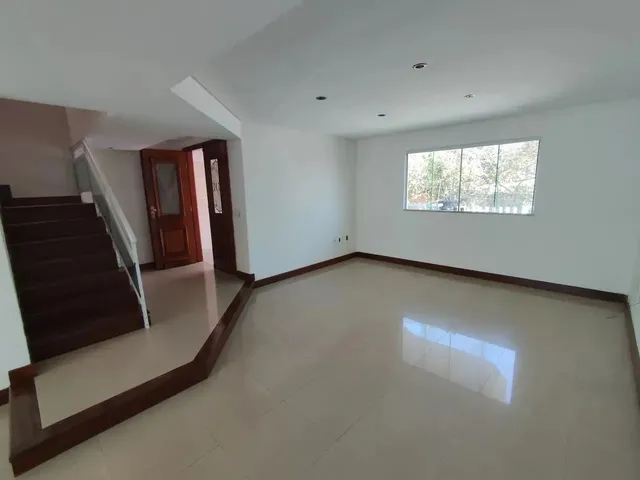 Imagem: Casa com 3 Quartos Sendo 3 Suites, 4 Vagas