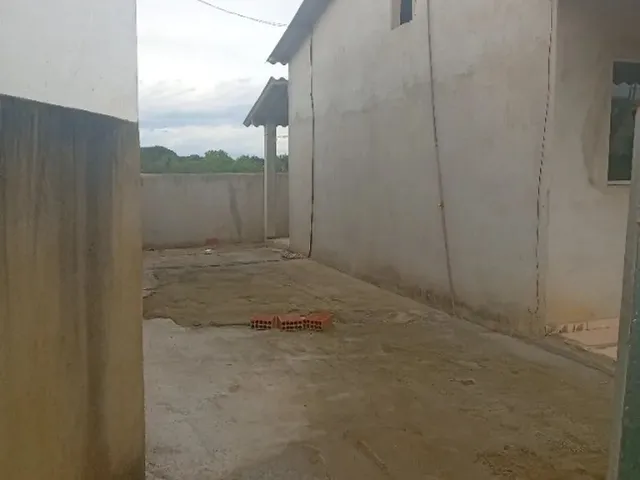 Imagem: A casa possui 2 Dormitórios, 1 Banheiro, 2 Vagas na