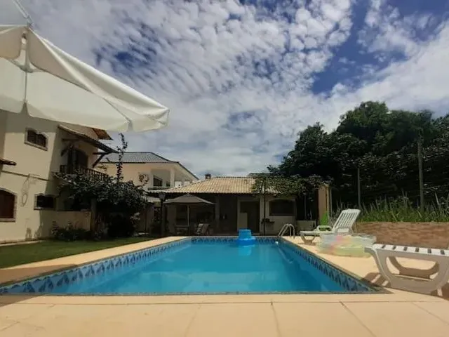 Imagem: A casa em condomínio possui 4 Dormitórios, 3 Banheiros, 2