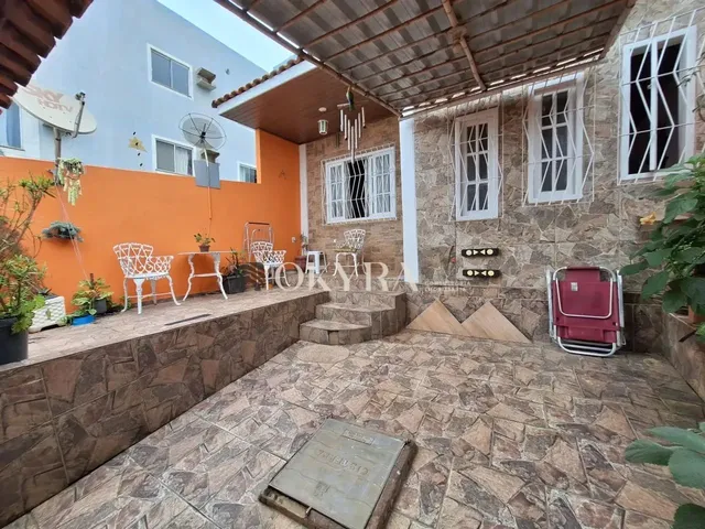 Imagem: A casa possui 3 Dormitórios, 1 Suíte, 2 Banheiros, 1 Vaga
