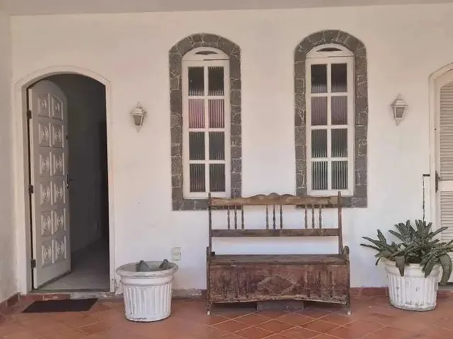 Imagem 16: Casa na Imbetiba para Aluguel com 3 Suítes, Sendo 1 no Térreo, e 2...