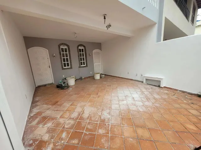 Imagem 12: Casa na Imbetiba para Aluguel com 3 Suítes, Sendo 1 no Térreo, e 2...
