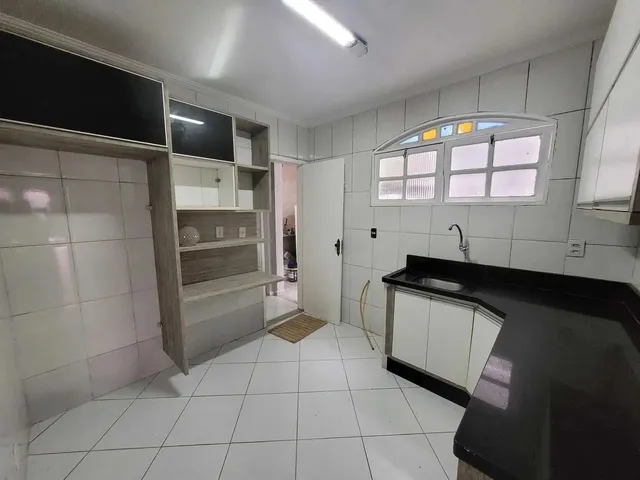 Imagem 14: Casa na Imbetiba para Aluguel com 3 Suítes, Sendo 1 no Térreo, e 2...