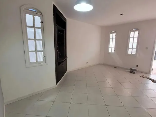 Imagem 6: Casa na Imbetiba para Aluguel com 3 Suítes, Sendo 1 no Térreo, e 2...