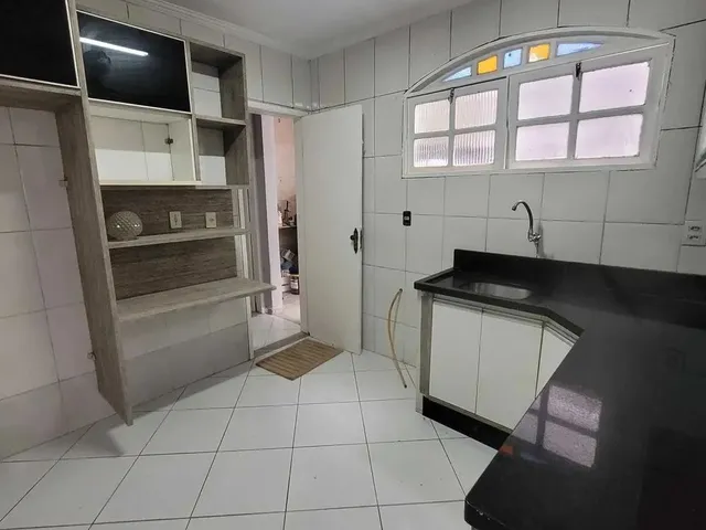 Imagem 4: Casa na Imbetiba para Aluguel com 3 Suítes, Sendo 1 no Térreo, e 2...