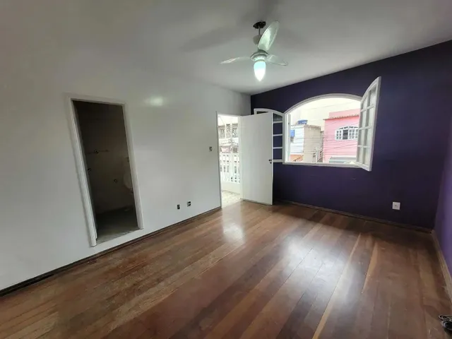 Imagem 5: Casa na Imbetiba para Aluguel com 3 Suítes, Sendo 1 no Térreo, e 2...