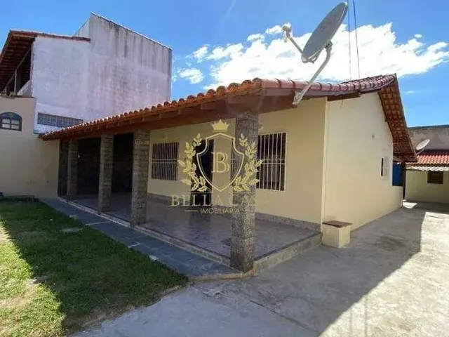 Imagem: A casa possui 2 Dormitórios, 1 Suíte, 2 Banheiros,