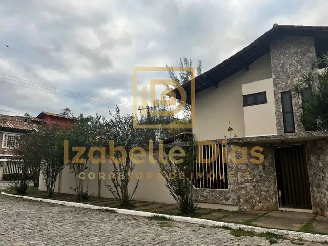 Imagem: A casa possui 4 Dormitórios, 1 Suíte, 1 Banheiro, 2 Vagas