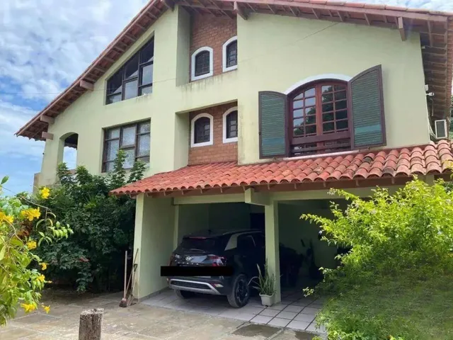 Imagem: A casa possui 5 Dormitórios, 1 Suíte, 5 Banheiros, 5