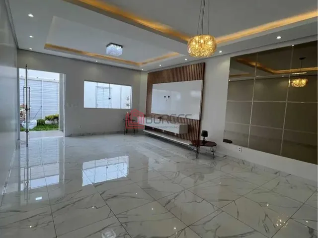 Imagem: A casa possui 3 Dormitórios, 1 Suíte, 2 Banheiros, 2