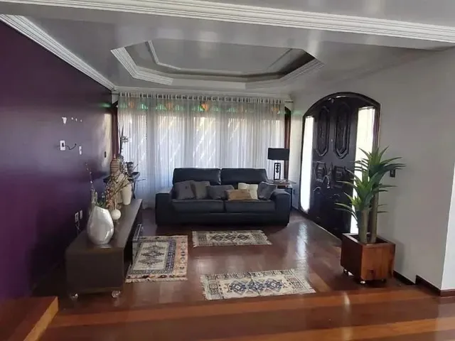 Imagem: A casa possui 4 Dormitórios, 4 Suítes, 5 Banheiros, 2
