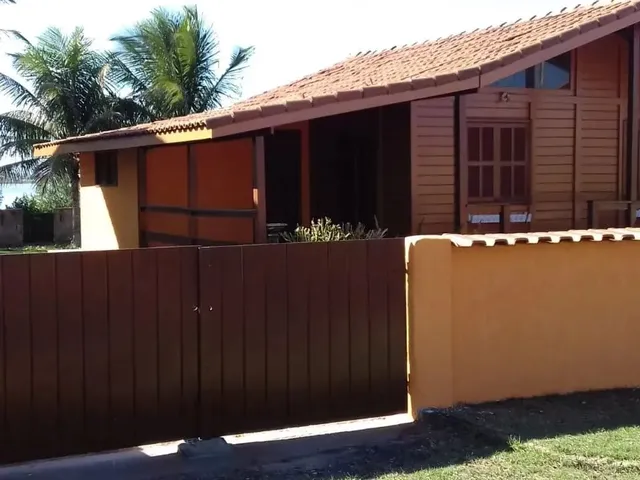 Imagem: Linda Casa de Madeira À Venda - Praia Sêca