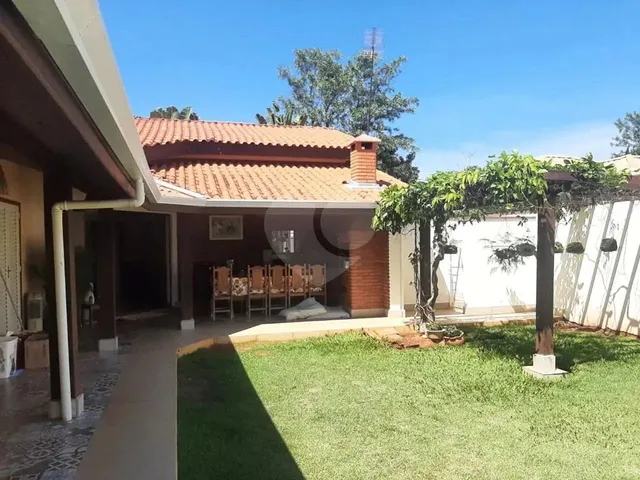 Imagem: Casa À Venda com 4 Quartos, Sendo 3 Suítes
