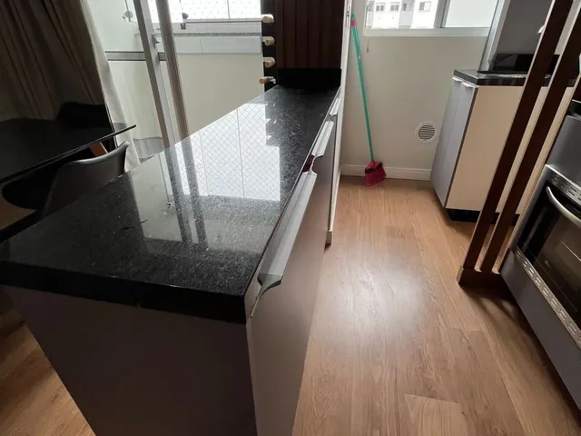 Imagem: O apartamento possui 2 Dormitórios, 1 Banheiro, 1 Vaga na