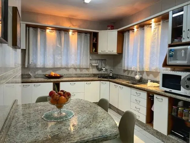Imagem 7: Excelente Imóvel Oportunidade de Investimento: Ampla Casa Sobrado no Centro de Tubarão