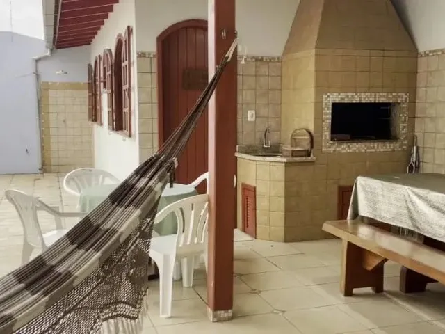 Imagem 2: Excelente Imóvel Oportunidade de Investimento: Ampla Casa Sobrado no Centro de Tubarão