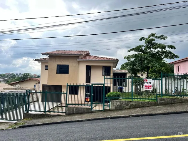 Imagem: A casa possui 4 Dormitórios, 3 Banheiros, 1 Vaga na