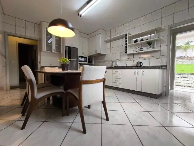 Imagem 2: Casa em Amplo Terreno no Centro do Rio Maina em Criciúma