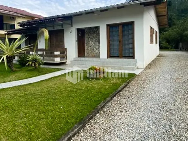 Imagem: Casa com 3 Dormitórios Sendo 1 Suíte no
