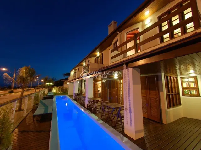 Imagem: Casa À Beira-Mar com 6 Suítes e Piscina