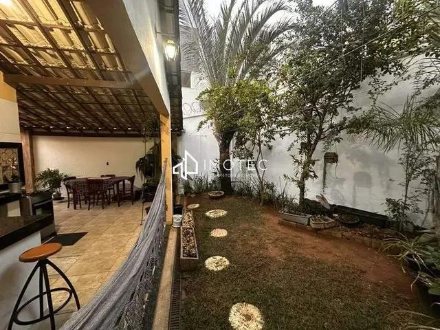 Imagem: Casa À Venda, 3 Quartos, 1 Suíte, 2 Vagas