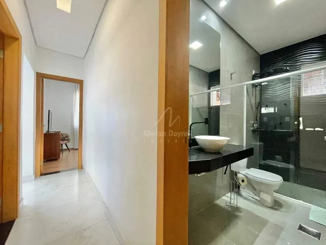Imagem 2: Casa com 3 Quartos (2 Suítes) no Bairro Renascença