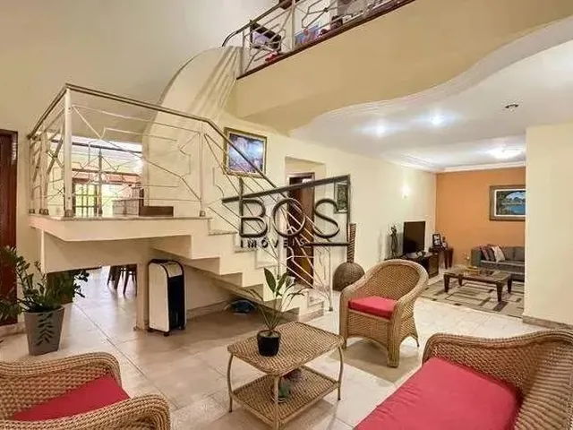 Imagem: Casa À Venda, 3 Quartos, 1 Suíte, 4 Vagas