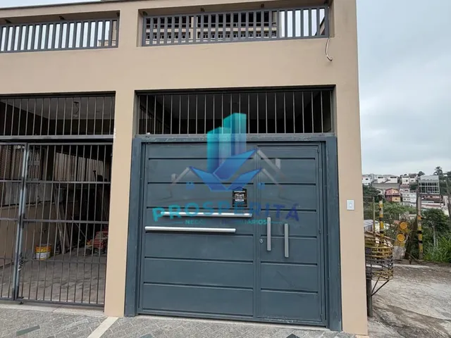 Imagem: A casa possui 4 Dormitórios, 1 Suíte, 2 Banheiros, 1 Vaga