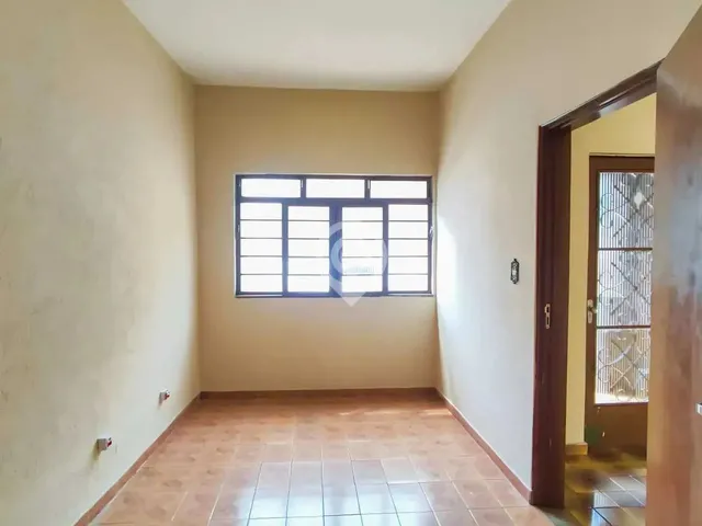 Imagem 1: Casa - / Comercial / Centro