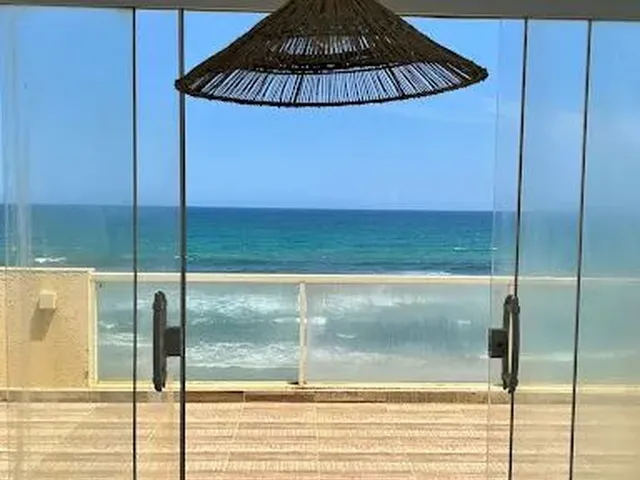 Imagem: Casa Triplex Pé na Areia, 162M²