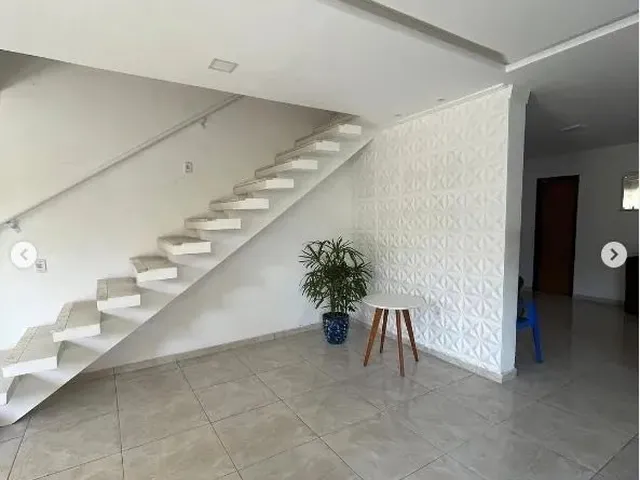 Imagem 2: Casa de Rua Pública 3/4 Sendo 2 Suítes em Abrantes