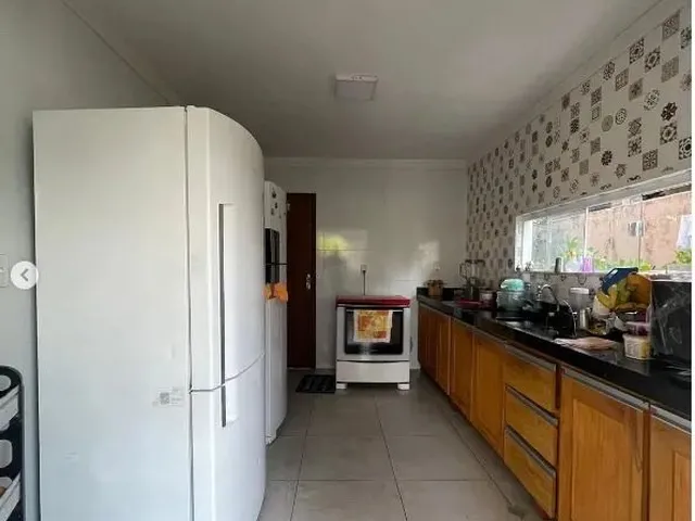 Imagem 13: Casa de Rua Pública 3/4 Sendo 2 Suítes em Abrantes
