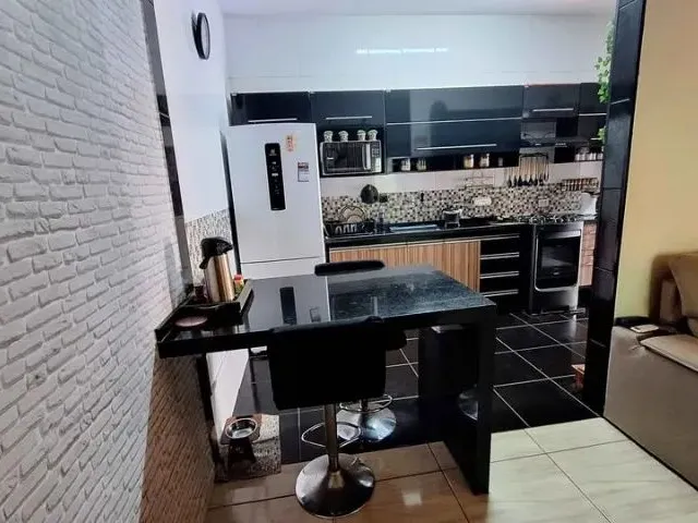 Imagem: Casa com Piscina, 2 Quartos na Linha Verde!