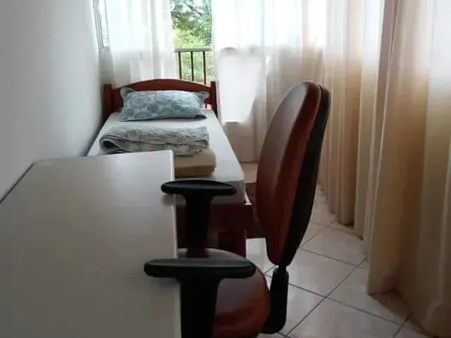 Imagem: A casa possui 2 Dormitórios, 1 Banheiro e está localizado