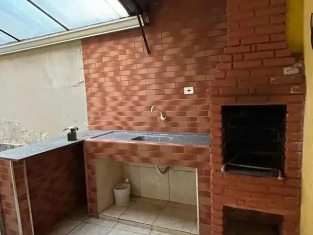 Imagem: A casa possui 3 Dormitórios, 1 Suíte, 2 Banheiros, 2