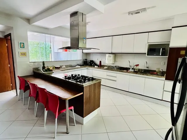 Imagem 2: Maravilhosa Casa Duplex com 5/4 para Venda, Mobiliada, Nascente Total em Condomínio