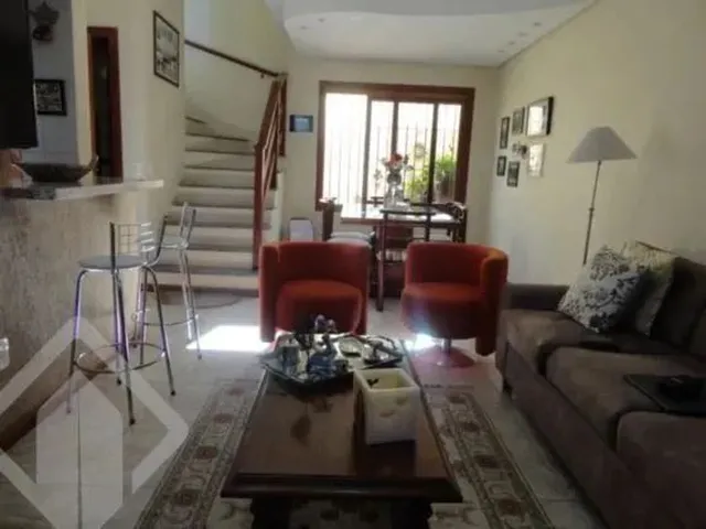 Imagem: Casa com 3 Pavimentos em Condomínio Pequeno
