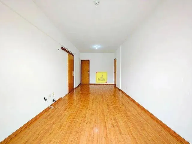 Imagem 9: Apto com 2 Quartos (Suíte), Varanda, 2 Vagas, Elevador e Portaria 24H no Centro