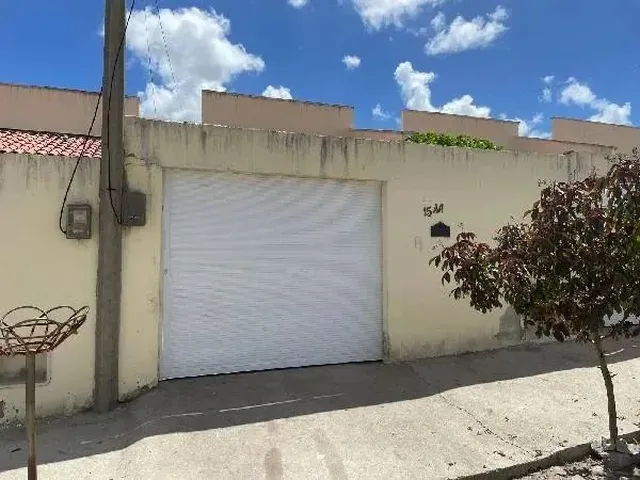 Imagem: A casa possui 2 Dormitórios, 1 Banheiro, 1 Vaga na