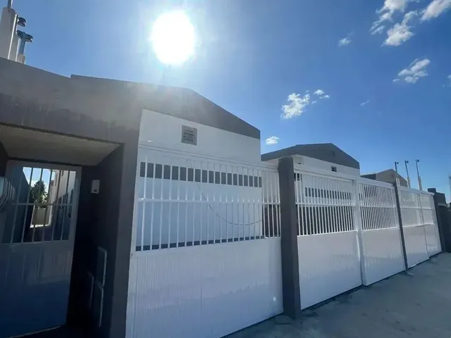 Imagem: A casa em condomínio possui 2 Dormitórios, 2 Banheiros, 1
